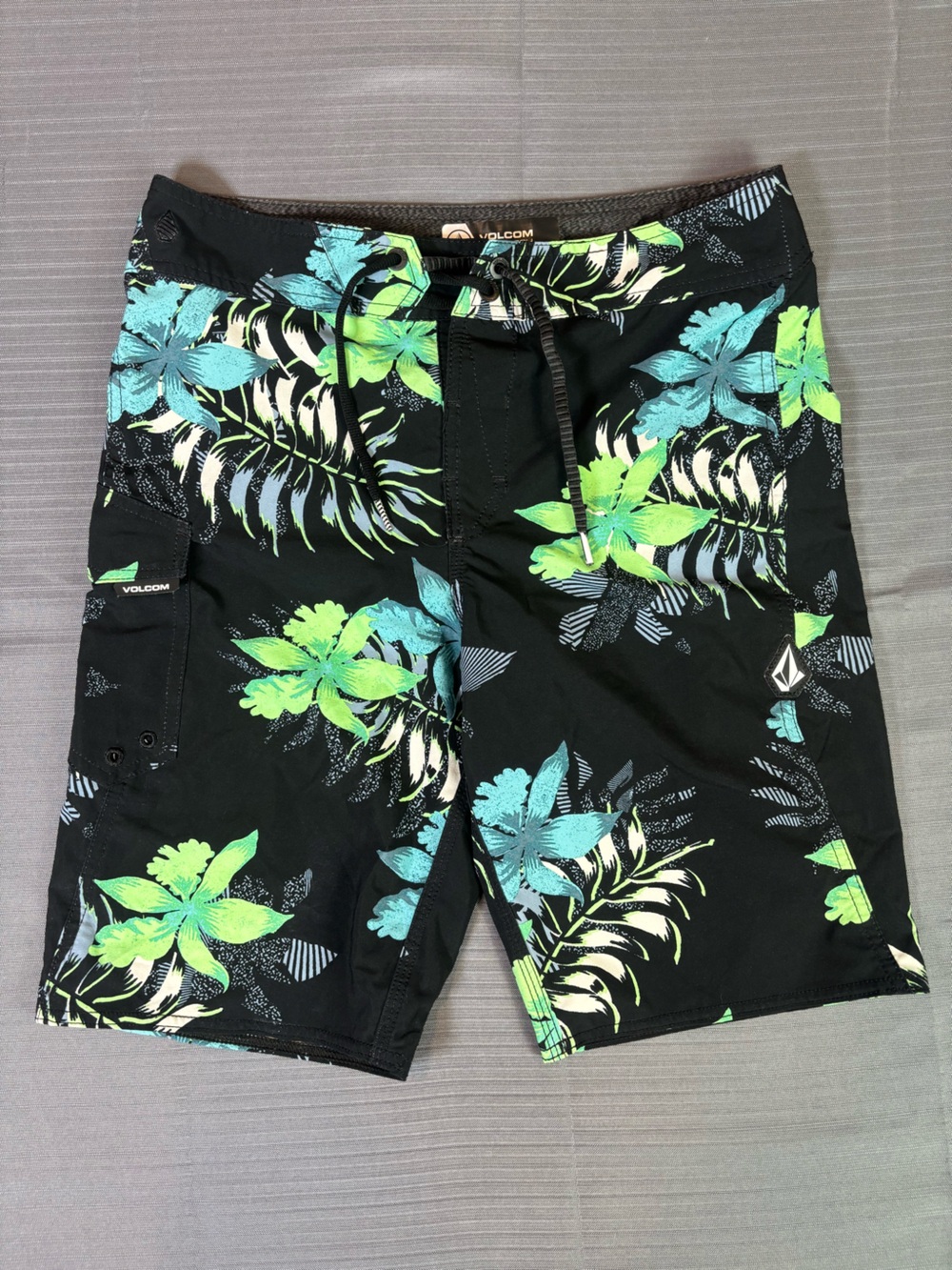 Volcom Mod-Tech Boardshorts Size 29 Floral Surf Swim Trunks